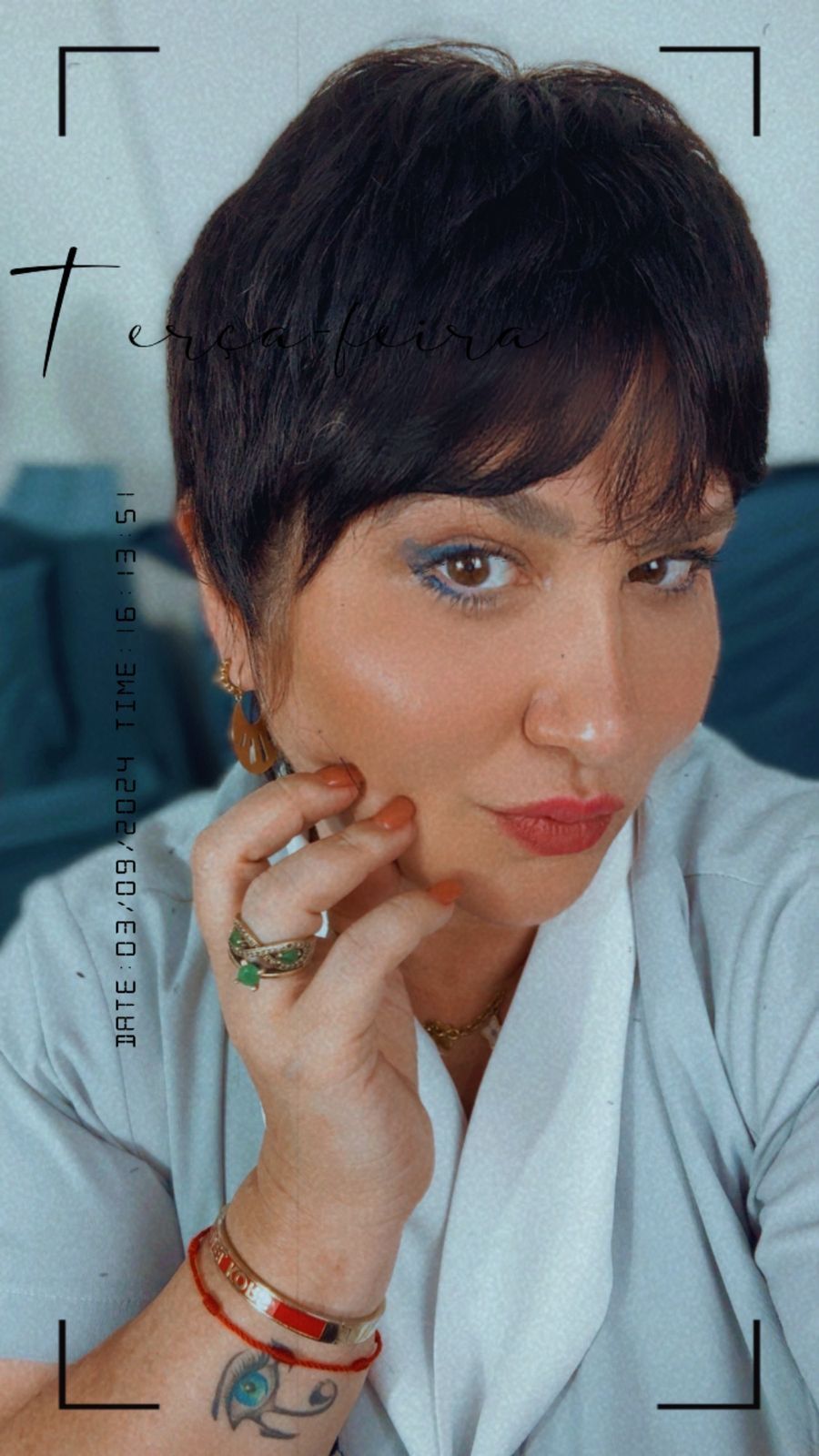 Modelo Toledo — Pixie texturizado em castanho escuro. Clássico, sóbrio e elegante.