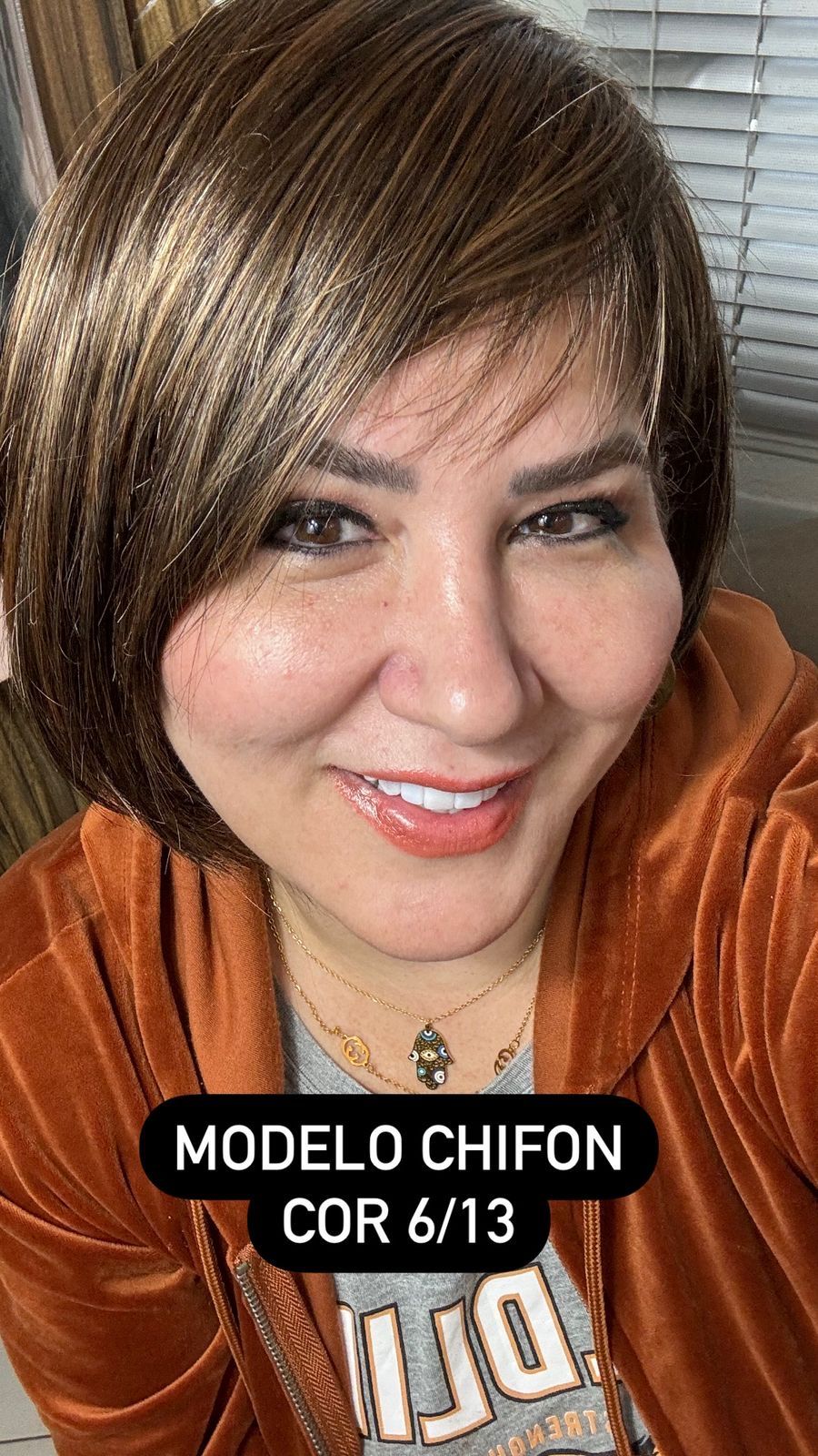 Modelo Zamora — Bob com franja e mechas iluminadas. Movimento e naturalidade.